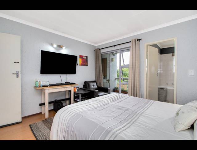 2 BEDROOM APARTMENT FOR SALE IN FOURWAYS GARDENS